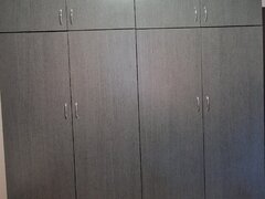 Vand mobila dormitor: sifonier, corpuri de biblioteca, rollbox