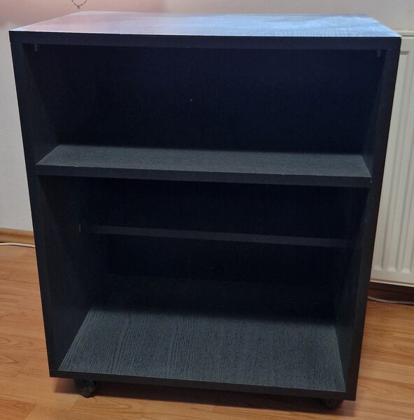 Vand mobila dormitor: sifonier, corpuri de biblioteca, rollbox