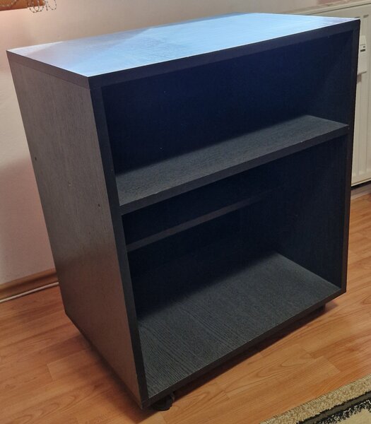 Vand mobila dormitor: sifonier, corpuri de biblioteca, rollbox